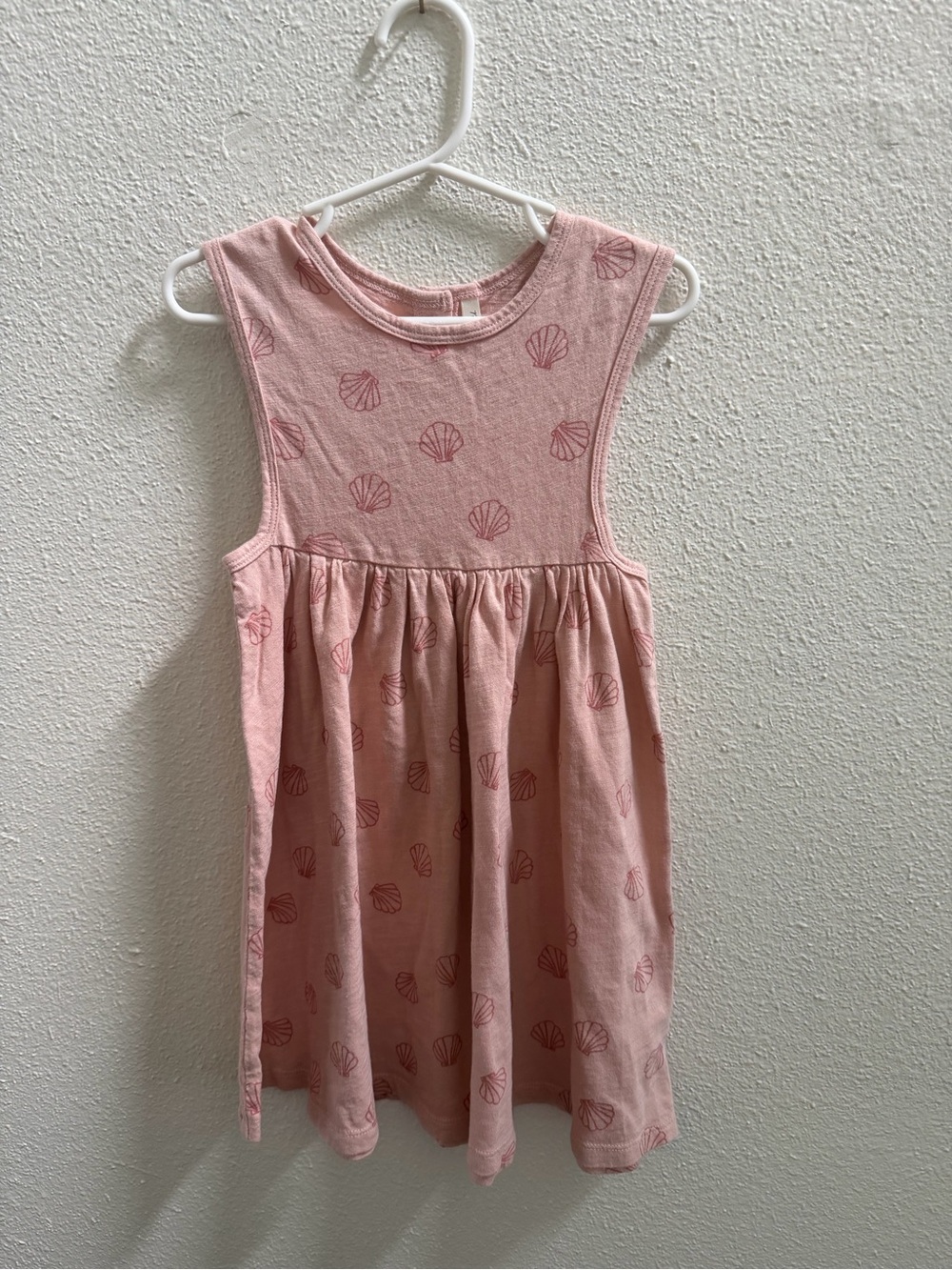 Rylee + Cru Pink Shell-Print Sleeveless Dress
